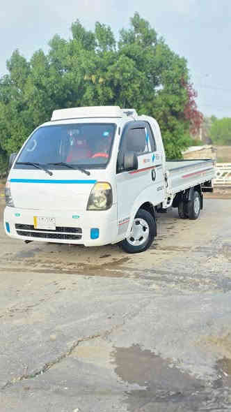 السلام عليكم 
للبيع كيا بنكو موديل 2015رقم واسط سنويه 2029 بأسمنه..محرك 2700مفتوح لاتنقيص ولاتبخير... السياره جديده وجاهزة من كلشي 
مكفولة كفاله من الصبغ والفتح والتبديل 
شاصي واظح...تخم تاير جاهزه مجهزه 
العنوان بابل الشوملي 
السعر 107
***********واتساب
***********
