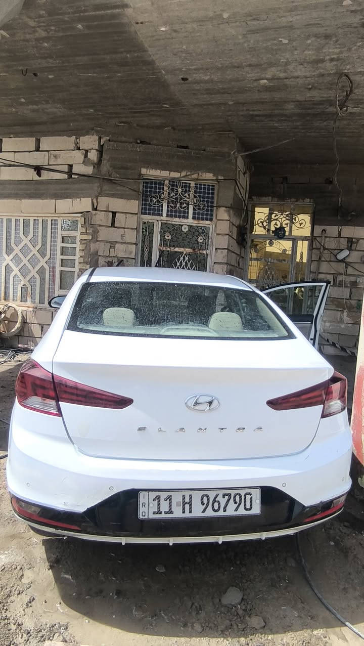 سيارف البيع هيونداي 2019 سنويه جديده حداده خير من الله تبريد ثلج مكينه 2000  دوش بنيد وجاملغ علا البارد  سياره بسمي تحويل ثاني السعر 145وبيها مجال حك الجيه ***********
