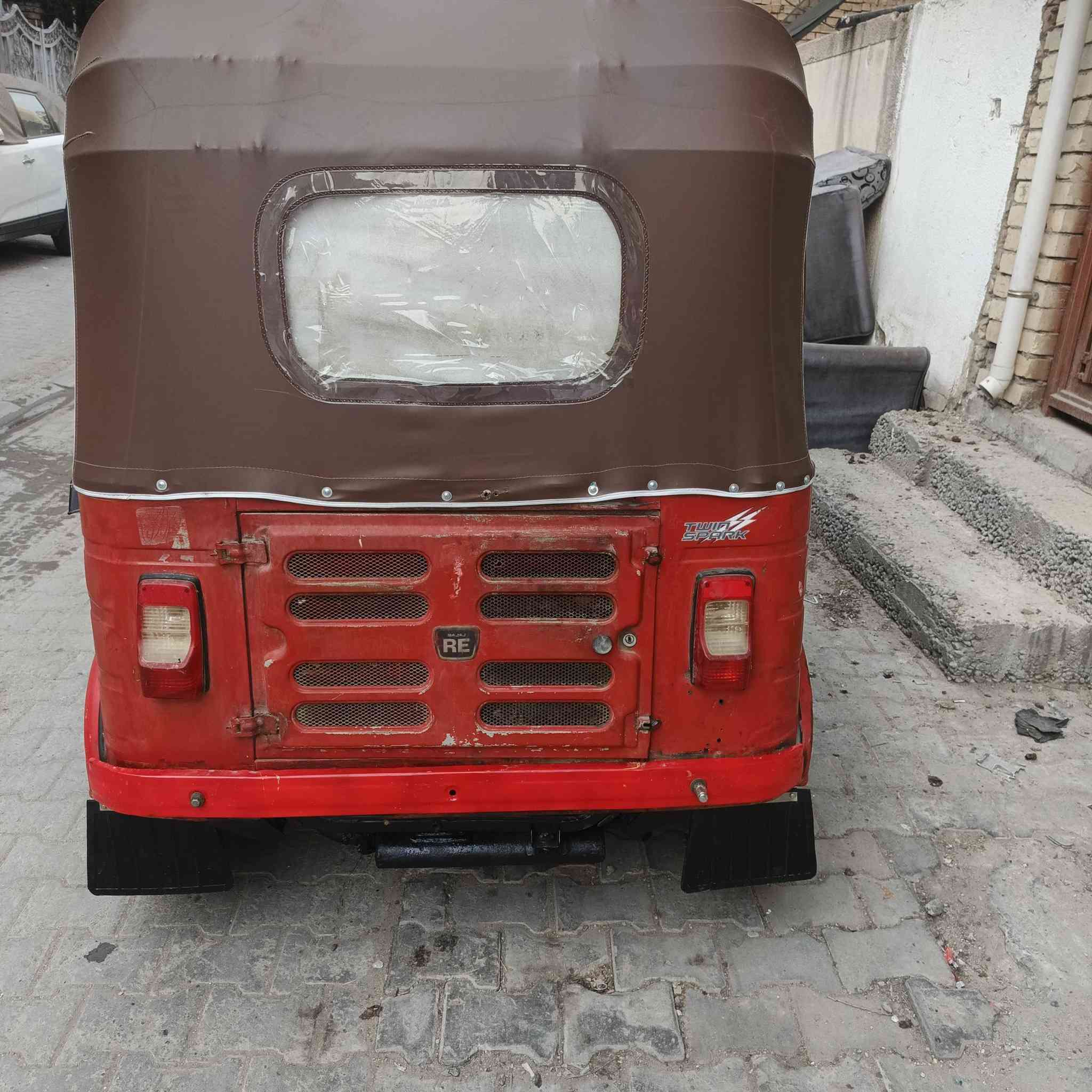 السلام عليكم تكتك باجاج للبيع موديل 2018 مكينه عشرين ناعمه لاتنقيص ولا تبخير كهربائيات شغاله أوراق المصطفى اصلي جاهزه كبل للشارع ماناقص اي شي السعر 3,200 وبيها مجال قليل حك الجيه مكاني بغداد الاستفسار على الرقم ***********
