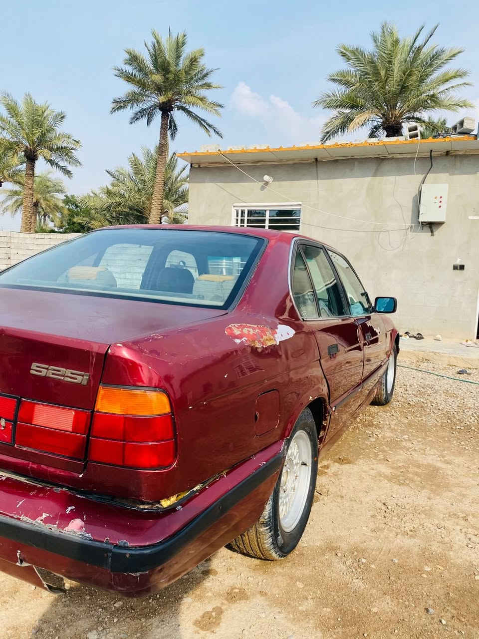 BMW 525
موديل 1993
وارد ياباني
شرط كير وحرك كفالفة
حداديه نص عمر 
تخم تاير 
تبرد شغال 
كهربائيات كلها شغاله 
سلايت طكتين 
جام كهربائي 

ملاحضه:بيها طخه بل جاملق الخلفي 

سعر : 55 و بيها مجال بسيط
المكان : بغداد بسمايه  
تواصل *********** متواجد واتساب و تصال
