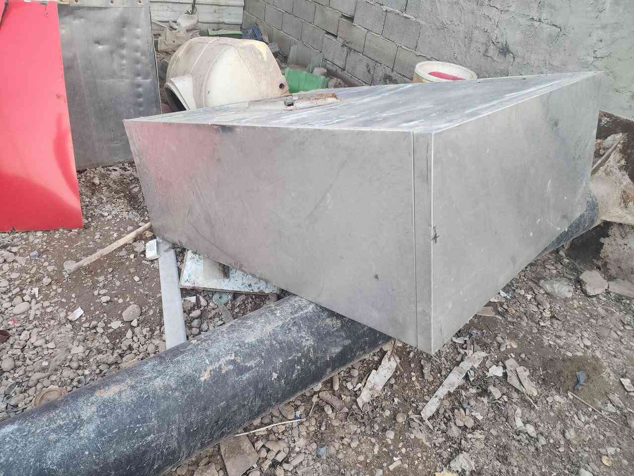 السلام عليكم
كنتاكي شغال شاشا خظرة نقص ماطور وكيج ضقط
كرل بركر 
حمايه كنتاكي 
طباخ ٤ عيون نقص عيون 
حمايه جبن 
عربانة صمون 
ميز استيل 
كراسي عدد ٨ 
بوجة حجم متر ونص 
براد بيتزا ما يبرد 
المكان بغداد ابيع شلع السعر مليون و٤٠٠ تفاصيل اكثر خاص او اتصال ***********
