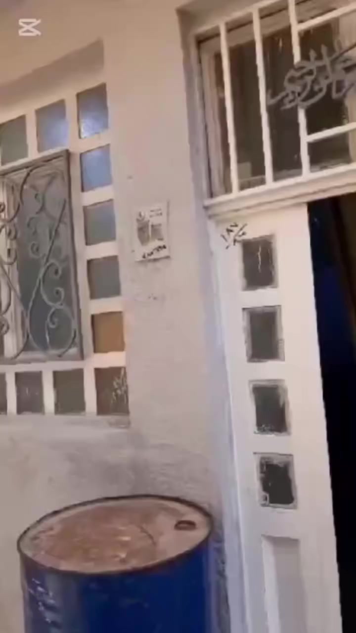 ادمن 🤍 سلام عليكم 🏠 بيت للبيع – حي الهادي (قريب أسواق زمزم)
البيتت يحتاج تلحيظ للسيراميك الجدران موقعه بين  الجاير  أبو طالب يبعد عن الامام والولاية كيلوين فرع البيت دروبنه يبعد عن التبليط 100 متر دقيقتين مشي  توجد مساحه متروكه خاصة لاهل المنطقه للسيارات تبعد عن البيت اربع بيوت
السعر 52 مليون وقابل للتفاوض رقم الاتصال واتساب ***********
المساحة 50 متر
السند طابو زراعي / سند 25
🔹 تفاصيل البيت:
طابقين
الطابق الأول:
استقبال
صالة
ممر
حمّام + تواليت
مطبخ
ترك
الطابق الثاني:
غرفة صغيرة 2×2
غرفة كبيرة 4×4
بيتونة
حمّام + تواليت
🔹 حالة البناء:
البيت ساكن حالياً
يحتاج ترميم بسيط:
سيراميك
كهرباء المنطقه والمجاري مال منطقه تأسيس جديد (كابينات سسوهه البلديه قبل شهرين)
مجاري المنطقه ايضا تأسيس جديد (صارلها شهر)
خدمات كامله
🔹 الموقع والشارع:
عرض فرع البيت 3 متر
الشارع الرئيسي 8 متر – تبليط
💰 السعر مناسب وقابل للنقاش
