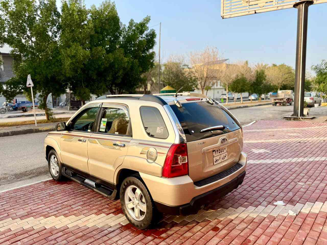 سلام عليكم للبيع سبورتج مديل 2009 وارد خليجي سياره بيه صبغ 3 قطع والباقي مكفوله مكينه وكير مكفولات حداديه تخم تاير تبريد ثلج موصفات تحكم ستيرن شاشه كامره حساسات شاير مري مثبت سرعه داخل بيجي ويل كب كروم يداد نيكل سياره جديده وجاهزه من كلشي وشرط سياره احله من صور السعر 93وقابل التفاوض الستفسار نتصل ***********مكان سياره كربلاء مكلف بلنشر
