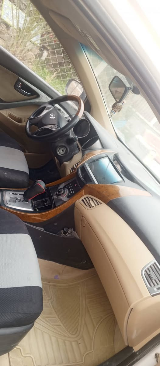 سلام عليكم النتراء موديل 2014 رقم نجف سنويه بسمي مداور ثاني يوم نافذة لغايه 2027 فول مواصفات فتحه تحكم جهتين اربع دسك خمسه ويل كب اشاره بل مري مري شفط حداديه خير من الله مكينه بيه راجز وخيط بخار بدون تنقيص كير تبريد تخم تاير كله عل شرط سياره بيه جمالغ صوب لعبري نص صبغ بدون فتح وجاملغ صوب السايق لخلفي بارد عل كد الدور لخلفي وبيه كارتات
 صبغ وباقي شوف العين السعر 120 وبيه مجال قليل ***********
