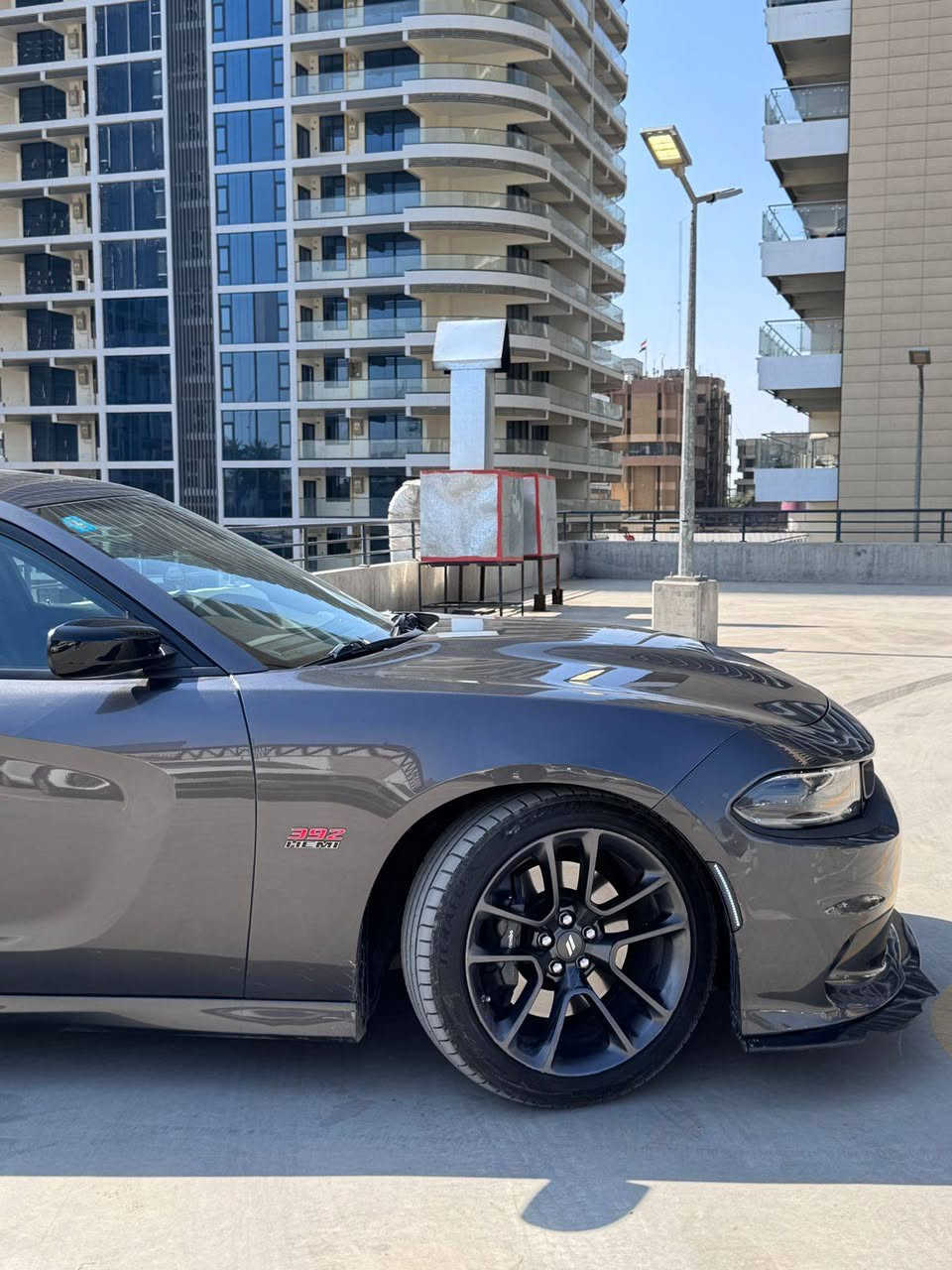 السلام عليكم وكل عام وأنتم بألف خير
أخوان مكلف بالنشر 
دوج تشارجر موديل 23 وارد أمريكي 
فئة سكاتباك فول مواصفات
حجم المحرك  8 سلندر 6400
رقم بغداد دولي
ماشية 31 الف كيلو وقابل للزيادة
للأمانة السيارة جديدة حيل 
كفالة محرك وكير
 السيارة ليبل واحد بدون تبديل بدون صبغ 
فقط الجاملغ الخلفي بي بارد ودعامية خلفية صبغ توحيد اللون 
السعر المطلوب 35 الف دولار (ثلاث دفاتر ونصف)وبيها مجال 
للاستفسار ومعلومات أكثر أتصل ع صاحب السيارة 
***********
مكانها بغداد الكرخ حي العدل
أخوان اني مكلف بالنشر وليس صاحب السيارة
