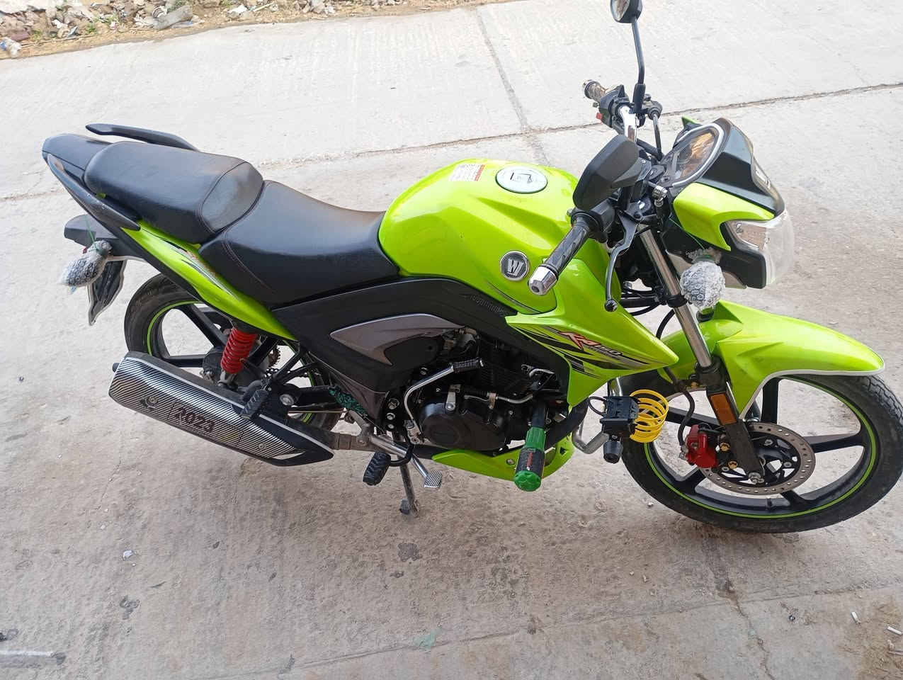 سلام عليكم
هاوجي للبيع او مراوس 
2023. ماشي 16000 
السعر 15 ورقه 
للاستفسار ***********
