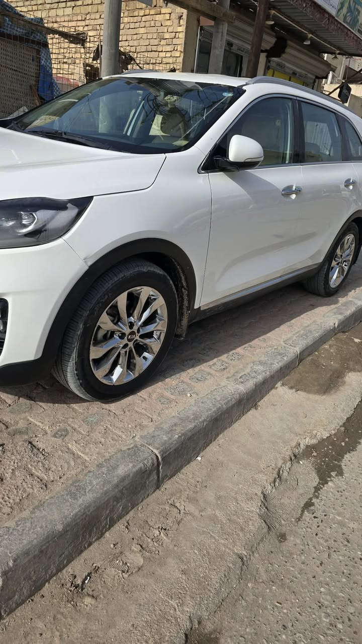 للبيع مستعجل سورنتو 7 راكب سياره جديده ماشيه 85 مكفوله كفاله عامه تحويل ثاني يوم تلفون  غير متواجد على الفيس اتصل وخادم ***********
