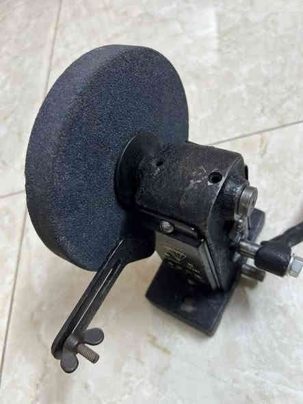 للبيع 
كوسرة يدوية نوع صيني دايموند 💎 قديم نظيفة جدا جدا 
السعر 35 ألف 
***********
