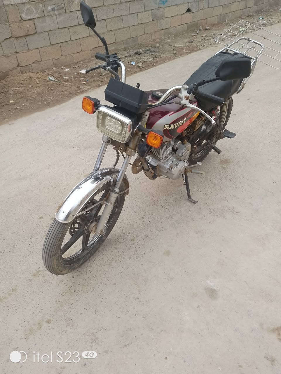 السلام عليكم للبيع دراجة سيفان 20كامله مكملة مابيهه أي نقص اوراق ومحرك خير من الله  وكهربيات كامله مكمله اتصل على الرقم ***********
