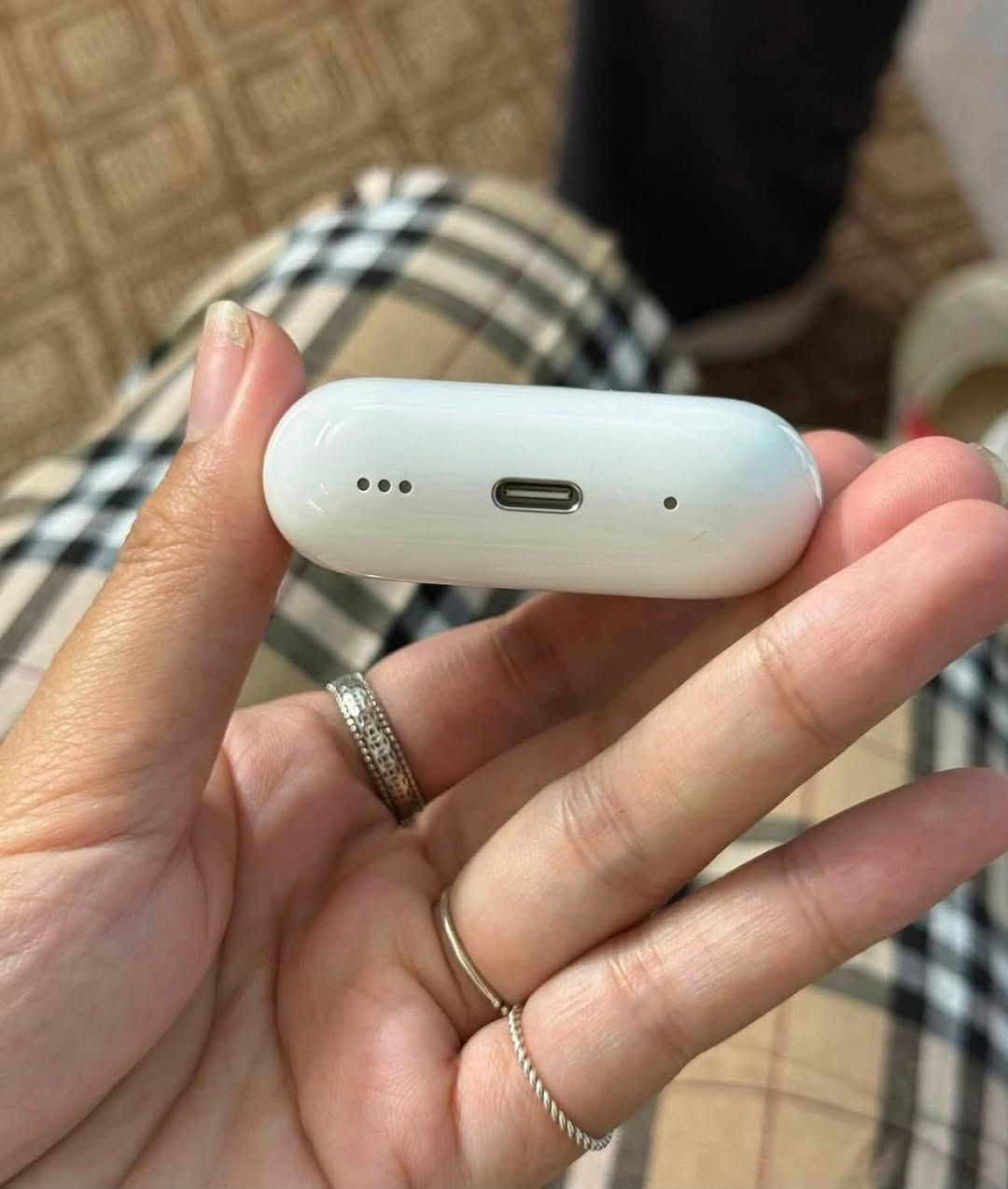 Air pods pro 2 الجيل الخامس
باله أمريكيه ( اصلية ) مستعمل بس نظافتها 95% 
ممفتوح ولا مصلح بلادي ، #صوت_قوي #عزل رهيب #تدعم خاصية #ترجمة #قياس #نبضات #القلب . وياه حافظة مع كيبل كتان قطني الأصلي هدية ، بيع مستعجل بدون ربح بسبب وصول حاويه جديدة السعر 25 الف #مع_كيبل_كتان_قطني و #حافظة هدية 
واتس اب فقط  ***********
