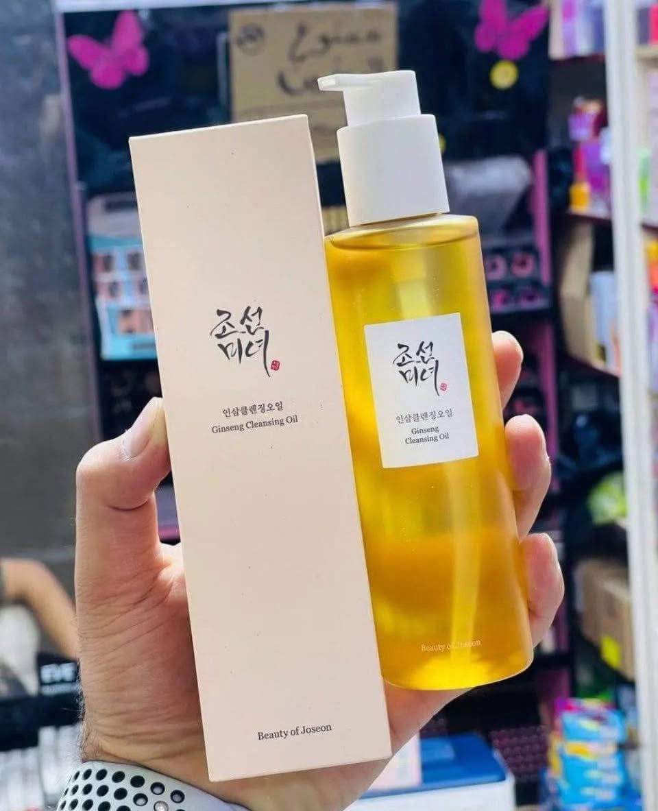 Beauty Of Joseon Ginseng Cleansing Oil 210ml 🇰🇷💯
اكثر غسول زيتي عليه طلب🤍
غسول الزيتي من بيوتي اوف جوسون الكورية الاصلية ✔️

✅غسول الجينسنغ الزيتي 210 مل من ماركة بيوتي اوف جوسون هو منظف زيتي لطيف وفعال يزيل المكياج والأوساخ والدهون الزائدة بعمق دون سد المسام.

✅يتكون من زيت فول الصويا وزيت بذور الجينسنغ فهو ينعم ويغذي البشرة أثناء التنظيف  
خالي من الكحول الجاف والبارابين والسيليكون. 
تقنية التطهير Micellar عبارة عن جسيم يتكون من الماء والزيت. 
عندما تلامس الجلد ، تجذب جزيئات الزيت وتمتص بقايا المكياج مثل المغناطيس ، بينما توفر الرطوبة في أعماق الجلد.

✓ ينظف بعمق 
✓ يعالج مشكلة تراكمات الدهنية 
✓ يذوب الميك اب بسهولة حتى المضاد للماء 
✓ ممتاز جداً لجميع انواع البشرة حتى الحساسة والدهنية
✓ يقلل من الرؤس السوداء 

✅يستخدم كخطوة الغسول المزدوج 
يوضع على بشرة ويفرك لمدة دقيق ثم يشطف بالماء ويستخدم بعدها الغسول العادي
السعر خاص 
الاصلي المنشأ كوريا 🇰🇷💯
🚘 يوجد خدمة توصيل لجميع محافظات العراق ٤ الاف 🚘


**إذا كنت صاحب هذا الإعلان وتريد حذفه لأي سبب، رجاءا أرسل رسالة إلى الدعم الفني**