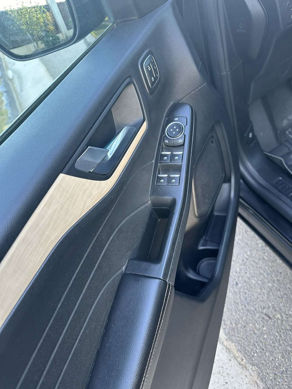 فورد سكيب 2021 هايبرد رقم بغداد
محرك 2500
مواصفات تيتانيوم 1/1
ماشيه 89لف كم
بصمه فتحه وبصمه ابواب 
تشغيل عن بعد 
كير ماوس 
خمس وضعيات قياده
سقف بانورما 
كشنات جلد 
كشن كهربائي
كامره وحساسات 360 درجه 
قياده ذاتيه وركن ذاتي 
جنطه كهرباء 
تدفئة كشنات وستيرن
داتا شوب
شحن تلفون 
سياقه ذاتيه ومانع تصادم
هواي بيه بعد مواصفات اعلى فئه التيتانيوم 
سياره جديدة  عزل وعزم 

مكان السيارة/بغداد حي الجامعة *********** 
السعر150وبيها مجال
