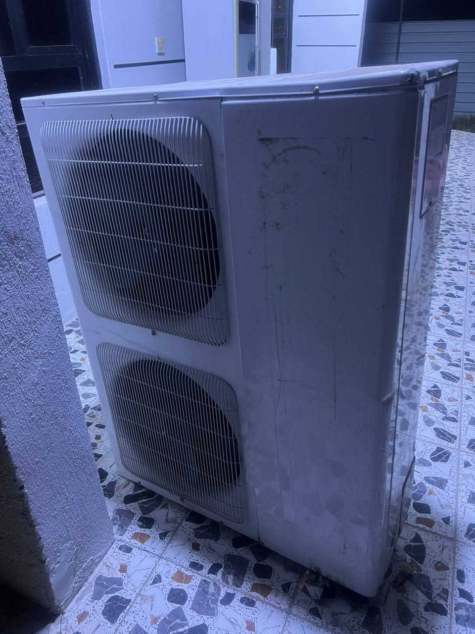 سبلت 5 طن شغال ثلج مكان بغداد ***********
***********
