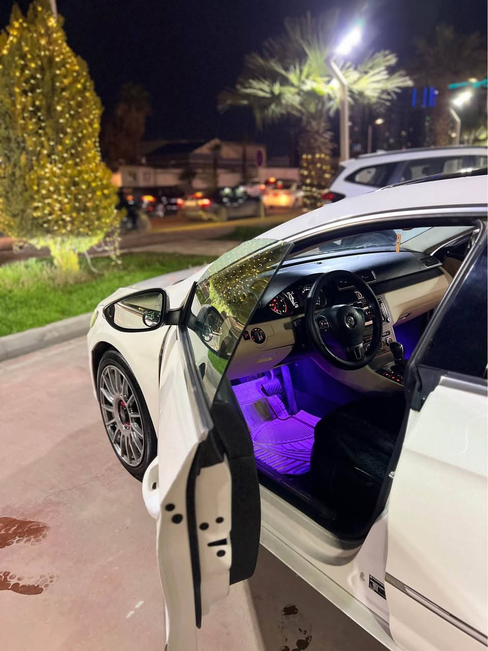 بەناوی خوای گەورە 
2013پاسات سی سی passat CC 
سەنەوێ و ڕەقەم و ژینگەی  نوێیە هەتا 2028
فول مواسەفات 
پانۆڕاما+هەر چار جام ئۆتۆ لایت لید بەگلایت لید+گوشین کارەبا +سوکان ڤۆلیۆم +تەحدیدسوعە +تەبریدلەمس دوزۆن +شاشە و کامیڕای بیلادی +6سیدی AUX+ئاوینە کارەبای شەفت وهیتەر 

سەیارەکە زۆر خاوێن مایتەوە بە نسبەتی گێڕو مەکینەی 
2.0 TORBO 6 ger 
20 تۆڕبۆی 6 گێڕە لە پاسات سی سی 6 گێڕی مەڕغوبە ئەوەی هەیبی دەزانی بەشەرتی دەعامی پشتەوە هەتا دەعامی پێشەوە بە شەرت دەدەم بڕغی لە گێڕ و مەکینەی نەکرایتەوە هەموو شتی بە شەرتە

سەیارەکە دوپارچەو نیوی سبوغە لال سەیاق بەبێ دەعم بەبێ ئێڕباگ  بەس لەسەر شوخت پەمپ کرایە  ئەمن بە 3 پارچە دەی فرۆشم   
یەک دوو جێگای گچکەی ساردە کوتە
 
 زۆر جائیزە 1 دینار مەسروفم تێدا نەهێشتیە 
چار تایەو ویلی OZ  recing لەسەرە سفر لۆم بەستایە
سەیارەکە 200000 هەزار ڕۆیشتیە  زۆر نوێ مایتەوە 
 
 ئەگەر موشتەری  تەلوفۆن بکە مەجالەکی کەمی تیدایە 
*********** أربيل, العراق
