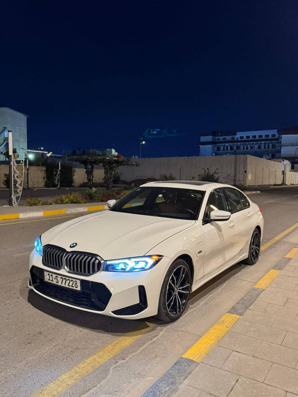 السلام عليكم BMW 330i للبيع موديل 2023.  

محرك 4 سلندر 2000 توين بور تيربو صاروخ 🚀 

وارد امريكي ممشى السيارة 25,000 ميل 

لون ابيض دواخل لون عسلي رقم بغداد  

السيارة 1/1 فول مواصفات 

ويل 19 و تخم تايرات جديدة 

السيارة حادث امريكا فقط خشم البنيد وهنا بغداد شبر بالباب صبغ 

كلشي مابيها صفر مسج  نضيفة من كل نواحي 

نقطة مصرف ماتحتاج تحويل مباشر

المواصفات :

رادار امامي 

تحذير رادار من الاصطدام الأمامي 
 
تحديد المسار وتحذير بالنقاط العمياء بالمرايات

رادار تحذير وكشف المشاة اذا قربت تصدم

 حساسة 360 درجة امامي وخلفي كامرة خلفيه

فتحة سقف ونظام دخول ذكي وترحيب وبصمة
     
شاشة تدعم نظام  Apple CarPlay /Android

كشنات كهربائية و نضام تدفئة 

تدفئة ستيرن و شاشة وعداد الكترواني بالكامل

قطعتين تبريد امامية وخلفية منفصلة

نظام اوتو هولد وهاند بريك كهربائي وشفتات

صندوق كهرباء 

منافذ شحن USP امامي وخلفي 

شباك امامي كهربائي ينفتح وينسد حسب الحاجة

وباقي مواصفات هواي معروفة بال BMW

سعر السيارة : 31,500 الف دولار بيها مجال بسيط

للتواصل : ***********
