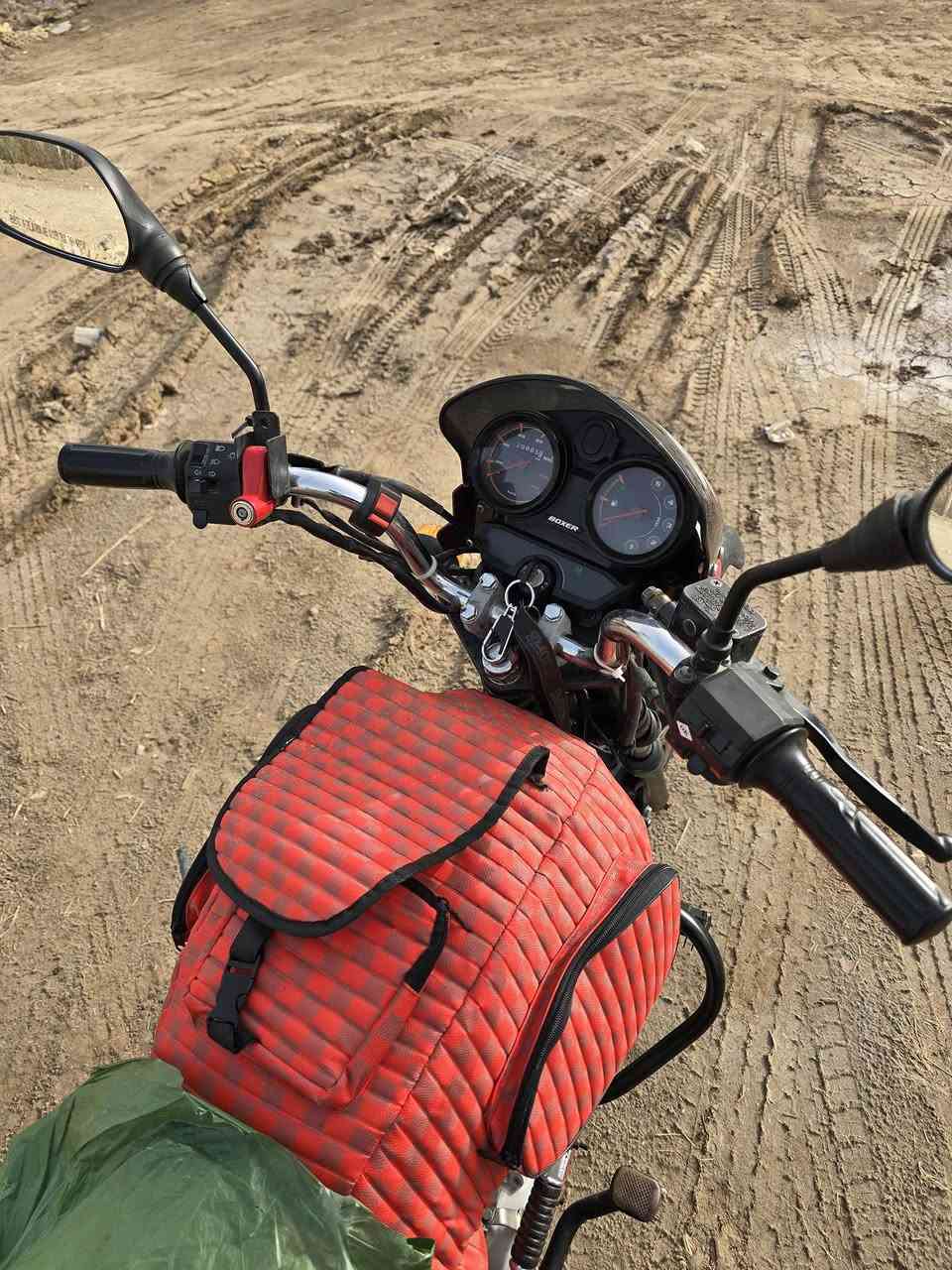 سلام عليكم مرخصت مدير الكروب دراجه بوكسر للبيع موديل 2021مرقم ديالى انكليزي بسمي احول ثاني يوم دراجه جديده المحرك مدل بي بس ولفات شركة وكلجلت شركة ول باقي مكفول من كلشي دراجه خير من الله السعر 2300.مليونين.وتلاثمية ول مو شراي خلي يعبر الفديو  عنوان الدراجه بغداد الفحامه غرب جزيرة بغداد السياحية الرقم للانتصال ***********
