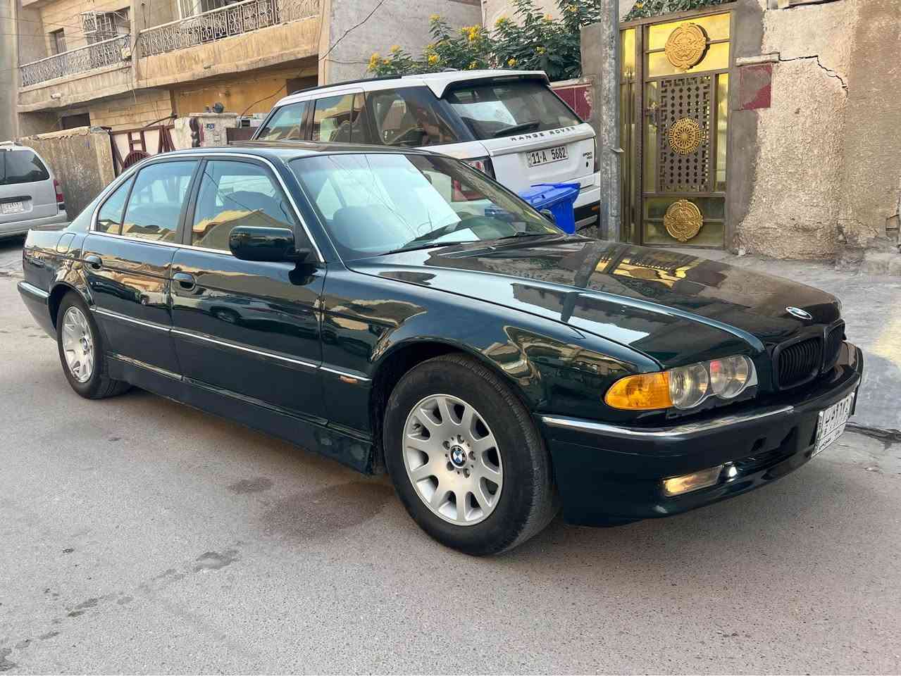 Bmw خفاش ١٩٩٦
٨ سلندر اصل ٧٣٥ باب قصير 
سلايد روف صندوق شفط كير ومحرك لوك مكفولات 
صدر امامي خلفي جديد سنتر لوك مكفوله من الحادث مصبوغه اثر جراد تبريد شغال ترايها كلش حلو 
مكانه بغداد الغدير السعر ٧٣ وبيها مجال للاستفسار 
*********** بغداد, العراق
