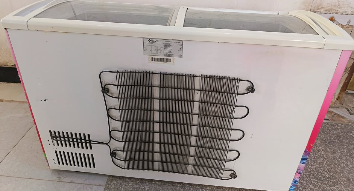 السلام عليكم
مجمده للبيع شرط الشغل والتجميد نظيفه

السعر 200 وبيه مجال سوق الشيوخ
اتصل وتدلل ***********
