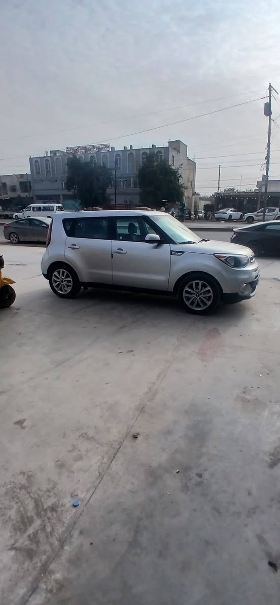 السلام عليكم كيا صول موديل 2019 وارد أمريكي حادثها جاملغ خلفي بدون ارباك ماشيه 60 الف محرك 200 رقم سليمانيه دولي باسمي مكانها بغداد شراي يتصل ***********
سعرا 120 ورقه وبيها مجال اخوان مكلف بل نشر
