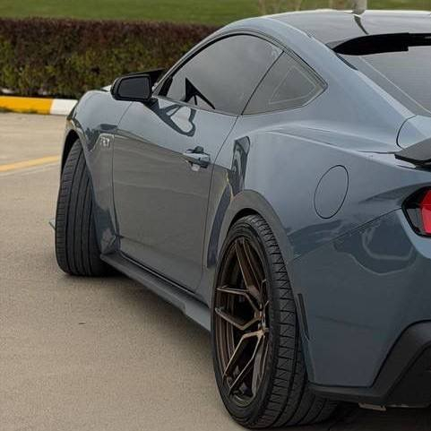 فورد موستانك GT 5.0 
الموديل : 2024 
اللون : سمنتي ( اللون الجديد )  
رادار جانبي 
رادار امامي 
داخل اسود جلد 
كير 10 نمر
كشنات تدفئة وتبريد 
اكتف كزوز 
هندبريك بصمة 
تحديد مسار 
مري حساسات 
ستيرن تدفئه
شاشة الكتروني داخل الجديد متصل بالكامل
شفتات ستيرن 
ليد داخلي 
اوتو هولد 
6 مودات قيادة 
عداد الكتروني 
حساسات 360 درجة امامي وخلفي 
كاميره خلفيه
كروس سرعه 
المسافه المقطوعه : 10000mi مايعادل 16000 كيلو 
الضرر : جاملغ السكن وباب السكن صبغ وجاملغ السايق كلير فقط وبيها ملاحظتين صغيره بخصة بكد الاصبع بالبنيد وشبر بالجاملغ الخلفي بارد السيارة فقط ايرباك تكمة بدون سيترن وبدون دشبول

السيارة مناقصها ولا درهم صرف لادهن ولا دسكات ولا اي ملاحظة كير ومحرك بشرط 
*** السيارة رقم اربيل  وعنوانها اربيل - ERBIL 
للتواصل : 
***********
***********
