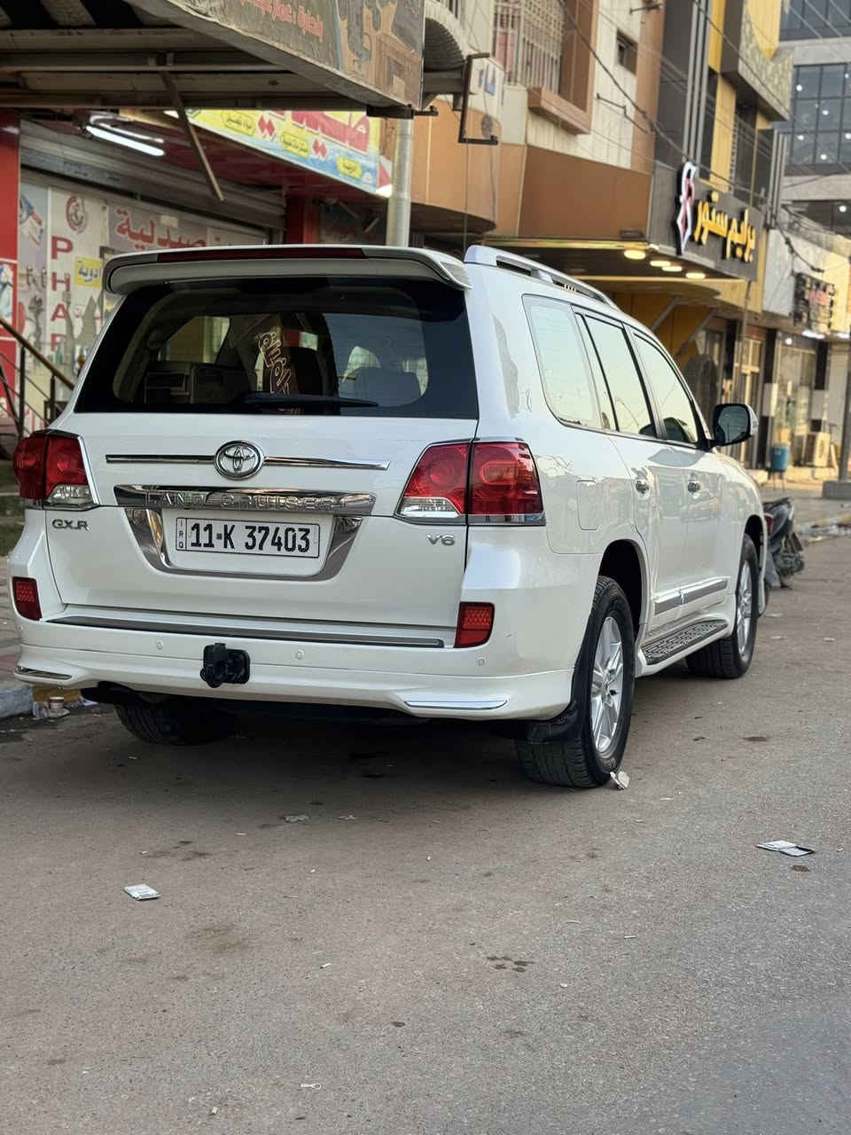 السلام عليكم ورحمة الله وبركاته
TOYOTA LAND CRUIOCER GXR
مكينه VVTI 4000ccv6
شاشه فتحة سقف تحكم ستيرن ومعروفه موصفاته 
سياره كفاله فقط اشياء بسيطه  رقم بغداد بأسمي سنويه لل27 
سياره شوف العين مبيه نقص كامله والكمال لله ماشيه 100 الف كيلو اعتذر عن الاطاله وجدا اعتذر لعدم ذكر السعر تتصل وتدلل 
وعيوني الك رقمي ***********-***********
