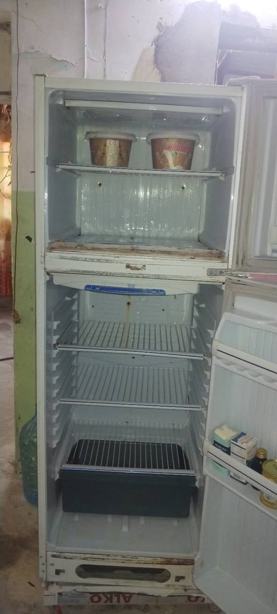 ثلاجه للبيع 150
واتساب ***********
