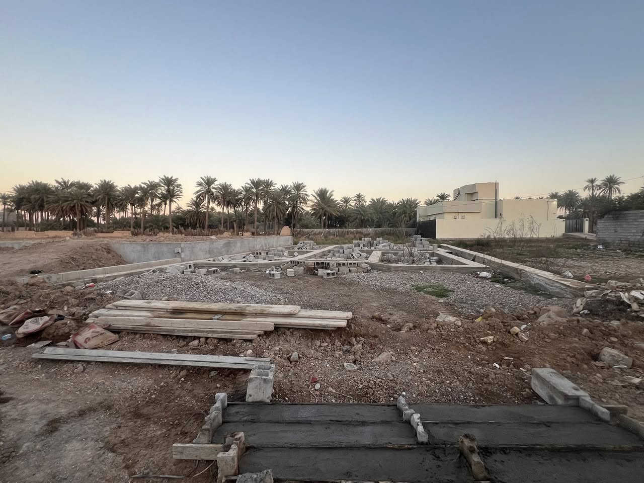 قطعه رباط كامل بس تبني عليه مساحه ٢٦٠ متر 

وجهيه ١٣ نزال ٢٥ ح العصري زراعي سند ٢٥ 

بناء كله جديد يمه ***********
