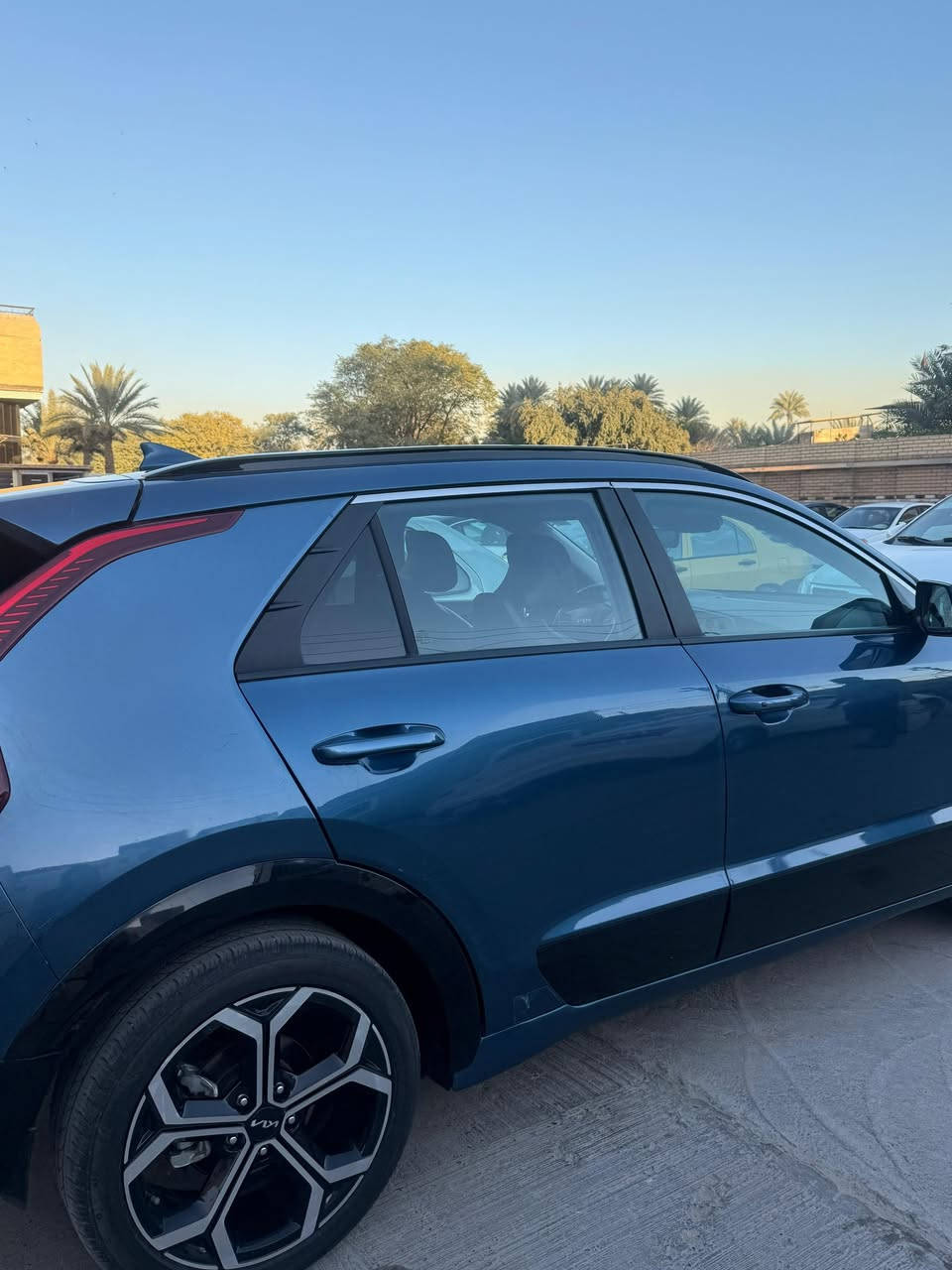 كيا نيرو 2023سعر 145$
وارد أمريكي – مرقمة بغداد – 

تريد سيارة صرفها قليل جداً ومواصفاتها فل؟

كيا نيرو هايبرد 2023 خيار عملي وعصري، بحالة ممتازة جداً، لون أزرق مميز، نظافة عالية واستخدام خفيف.

🚗 محرك 1.6 بنزين + موتور كهرباء

⚡ قوة تقريباً 139 حصان

⛽ صرف اقتصادي جداً (4–5 لتر لكل 100كم حسب القيادة)

🔄 تبديل أوتوماتيك 6 سرعات DCT

الحادث: خلفي 

المواصفات:

✔ شاشة كبيرة + عداد ديجيتال

✔ بصمة تشغيل + بصمة أبواب

✔ فتحة بانوراما

✔ دخول ذكي

✔ نظام Eco / Sport

✔ مثبت سرعة

✔ رادار أمامي + مانع تصادم

✔ محدد مسار + تصحيح مسار

✔ نقطة عمياء

✔ كاميرا خلفية + حساسات أمامية وخلفية

✔ Auto Hold

✔ شاحن وايرلس

✔ كراسي جلد ومخمل + تدفئة

✔ إضاءة LED أمامية وخلفية

✔ شفتات على الستيرن

✔ نظام صوتي مميز + بلوتوث + USB

سيارة مريحة وهادئة، مثالية للاستخدام اليومي داخل بغداد، وتوفر عليك فرق كبير بالمصاريف مقارنة بسيارات البنزين.

الموقع: بغداد – الدورة الجادريه 

الرقم : ***********////////***********

اتصال واي استفسار اني حاضر
