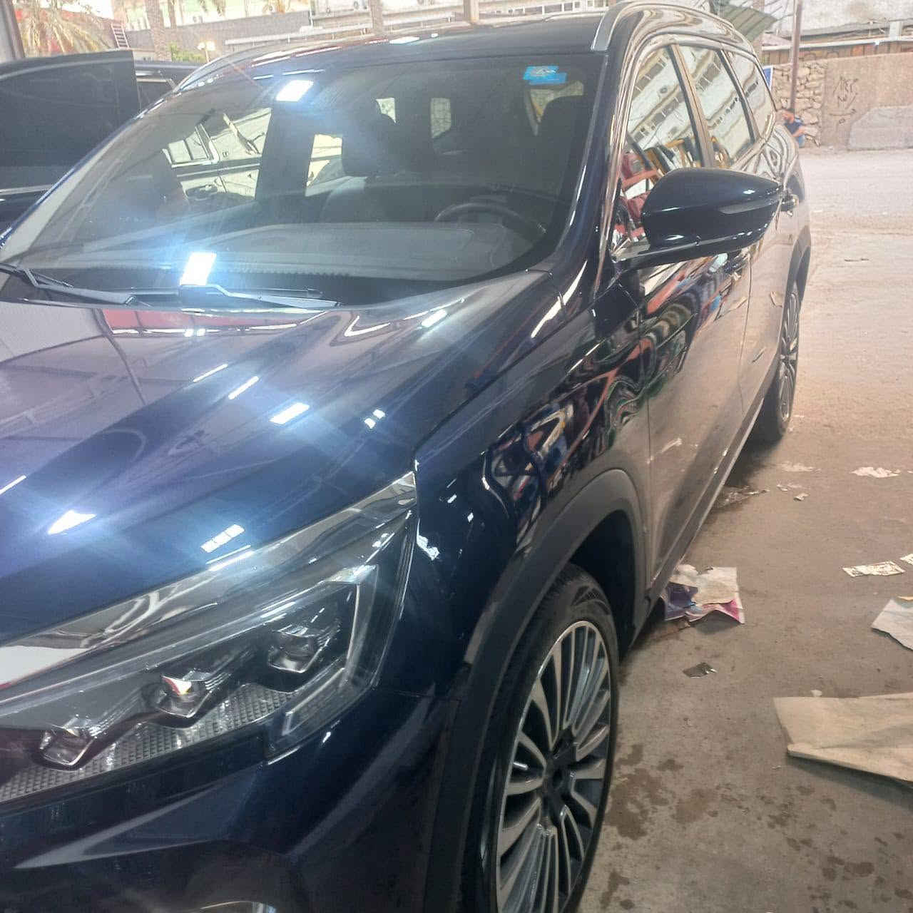 للبيع | جيتور X90 بلس فل كامل 2023 | وكالة هارلم | رقم بغداد 🔥بعدها ضمن الوكاله

📍 الموقع: بغداد – الدورة
🛣️ الممشى: 45,000 كم
⚙️ المحرك: 1.6 TGDI تيربو (197 حصان – 290 نيوتن.متر)
🔄 ناقل الحركة: أوتوماتيك DCT بـ7 سرعات
🚘 نظام الدفع: أمامي (FWD)

المواصفات:
✅ فل كامل وكالة هارلم.
✅ 7 مقاعد واسعة.
✅ شاشة عدادات رقمية 12.3 إنش.
✅ شاشة ترفيه 12.3 إنش.
✅ شاشة مستقلة للتحكم بالمكيف.
✅ سقف بانوراما كهربائي.
✅ صندوق خلفي كهربائي مع فتح ذكي.
✅ كاميرا 540° محيطية مع حساسات أمامية وخلفية.
✅ تشغيل بصمة ودخول ذكي.
✅ مقاعد جلد فاخرة.
✅ تحكم كهربائي بالمقاعد الأمامية.
✅ تدفئة وتهوية للمقاعد الأمامية.
✅ ذاكرة لمقعد السائق.
✅ شاحن لاسلكي للهاتف.
✅ مثبت سرعة.
✅ مقود جلد متعدد الوظائف.
✅ إضاءة داخلية Ambient Light.
✅ مكيف أوتوماتيك ثنائي المناطق مع فتحات تكييف للصفين الثاني والثالث.
✅ ثلاجة داخل المسند الوسطي.
✅ فلتر هواء CN95.
✅ جنوط ألمنيوم 20 إنش.
✅ مصابيح LED أمامية وخلفية مع إضاءة نهارية.
✅ فرامل إلكترونية (EPB) مع Auto Hold.
✅ نظام مراقبة ضغط الإطارات (TPMS).
✅ أنظمة ABS / EBD / TCS / ESP.
✅ مساعد صعود المرتفعات (HAC).
✅ مساعد نزول المنحدرات (HDC).
✅ مراقبة النقطة العمياء (BSD).
✅ نظام ISOFIX لمقاعد الأطفال.
✅ نوافذ كهربائية مع مانع انحشار وطي مرايا كهربائي.

✨ سيارة نظيفة جداً، استخدام شخصي، جاهزة للفحص بأي مكان، ولا تحتاج أي مصروف.

📞 للتواصل:

* ***********
* *********** (واتساب فقط)

✅ لمعرفة السعر : اكتب تم بالتعليقات يتم الرد عليك خاص تلقائي

⚠️ تنويه:
السيارة إعلان ممول وغير تابعة للصفحة، ولا نتحمل مسؤولية الاتفاق أو تحديد السعر بين البائع والمشتري.

🌹 الله يبارك للبائع والمشتري، ويرزق الجميع من واسع فضله

 #سيارات #سيارات_للبيع #تسويق #السيارات #cars #تسويق_الكتروني #تسويق_رقمي #بيع #car
