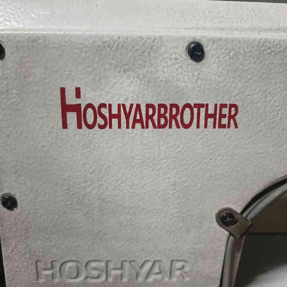 مكينة  HOSHYARBROTHER ماركة اصلية خياطين السوك يعرفون نوعيتها  زين 
سعرها 300 الف وبيها مجال اخت الجديدة وسعر الجديدة المامستخدمة مايقارب ال 500 الف العندي مستعملة بس  شهر واحد الشراي يخابرني عالخط او يجي خاص 
***********
