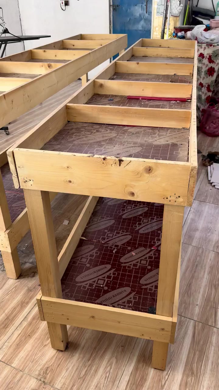 ميز عدد ٢ للبيع الطول ٣ متر والعرض ٦٠ سم سعر الواحد ١٠٠ اذا ثنينهم احسبها ١٥٠ قفل
***********
