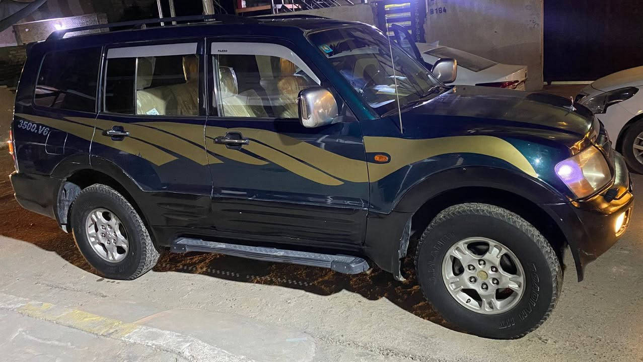 السلام عليكم 
باجيرو 2002 GLS فول مواصفات مكينه 3500 بحاله جيده جدا
للبيع فقط 
مكاني بغداد المنصور 
السعر 75 ورقه وبيها مجال 
للإستفسار ***********
