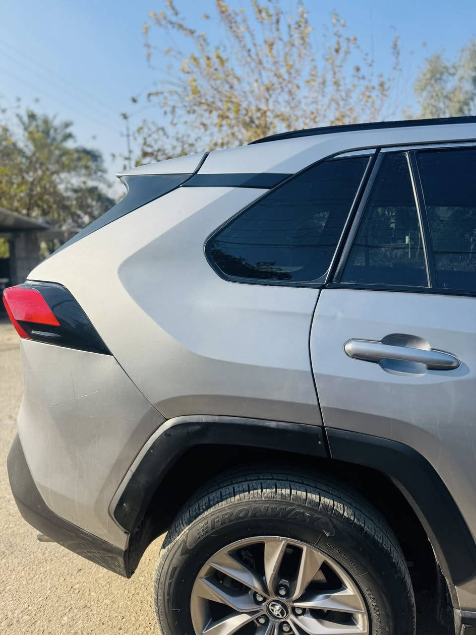 سلام عليكم راف فور 2021 موصفات LE  سياره نضيفه سونار مرفق مع صور  ماشيه 48 ميل  بدون دواخل تخم تاير جديد  رقم صاحب سياره ***********
0783008895
