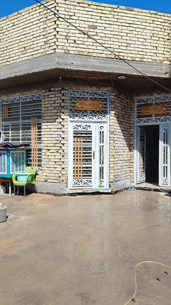 ---

🏡 للبيع – بيت حديث البناء قرب العلوية شريفة بنت الحسن / الحلة

📍 الموقع: مجاور أفران الشمس – يبعد فقط 30 متر عن الشارع العام – شارع تبليط

📐 المساحة: 250 متر
🏗️ البناء: حديث 2023

زراعي سند 25 

🔹 المواصفات:

غرفتين نوم

كليدور

صالة واسعة

مطبخ مرتب

صحيات داخلية وخارجية

حديقة منظمة

نقص فقط بالواجهية

📞 للتواصل والاستفسار:
***********
