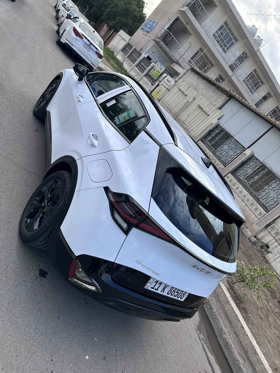 كيا سبورتج موديل 2025 بلاك ادشن شركة الدولية أم الضمان ضمان خمس سنوات او 100 الف كيلو للسيارة على وضعية الشركة كفالة عامة من الرصعه والبارد والشخط ماشية 10 كسر زيرو 
السيارة محرك 2000 دوش والسيارة رقم بغداد الجديد وبأسمي .
مواصفات السيارة :
بصمة تشغيل عن بعد شاحن واير ليس شفتات ستيرن كشنات كهرباء كشنات جلد تدفئة بالكشنات وتدفئة بالستيرن سايد بريك بصمة داخل زيتوني قطعتين تبريد جنطة كهرباء لد امامي خلفي مري شفط ثلاث تحكمات انظمة قيادة حساس خلفي امامي دشبول ايباد.
والمكان السيدية
والسعر 248$
وهذا رقمي ***********
