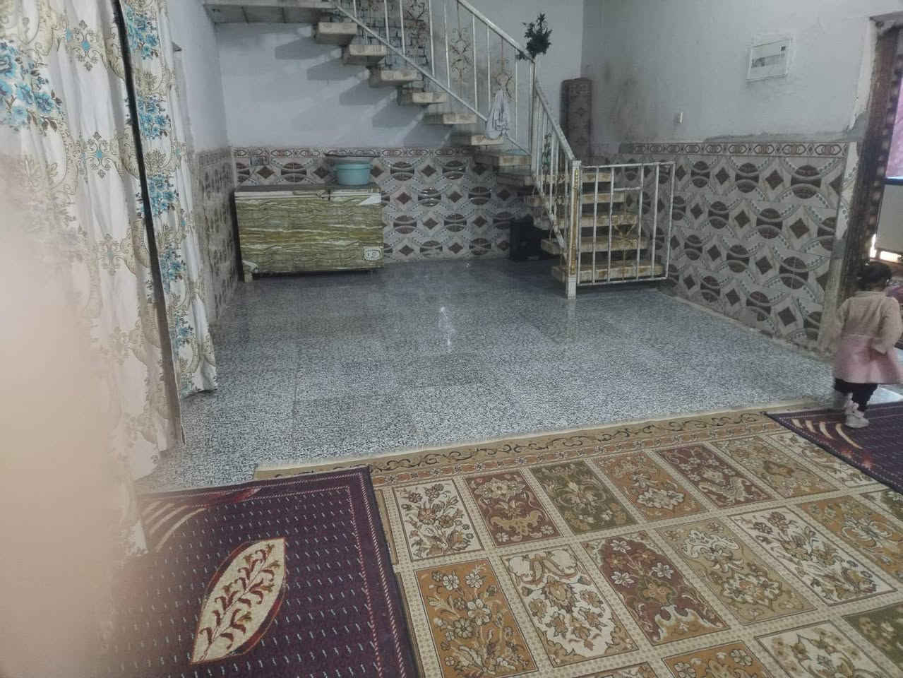 يا الله

دار للبـيـــع سيد جميل شارع 10 طابو صرف

المساحه 200 متر

متكون من طارمه كبيره واستقبال وصاله كبيره ومطبخ كبير وصحيات ومنور وغرفتين نوم

والطابق الثاني
غرفتين نوم وصاله كبيره

السعر 100وبي مجال للشراي

للتواصل والاستفسار خاص او اتصال

***********
***********

اخوكم ابو نور الدلال

المكتب مجاز حكومياً ادخل للحساب ناشر ابيوت اي بيت ايعجبك راسلني وتدلل

أعرض عقارك عندنا ودع لنا التسويق

عنـــوان المـكتــب سيد جميل شارع 20 مقابيل اسواق امير
