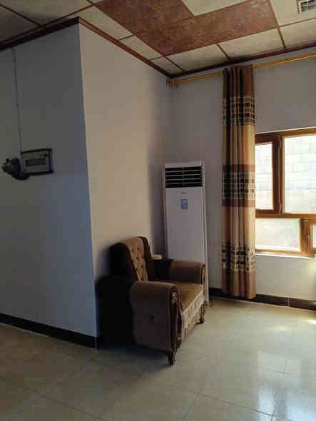 بيت للبيع مساحة 240 متر طابو زراعي طابق ونص سيراميك فول وسقف ثانوي أركوازي الجديدة كيعان وريا شارع سايدين يحتوي على أستقبال و صالة و مطبخ و غرفتين نوم و صحيات و 3 حدايق و كراج سيارة مع هدايا نص أثاث
تخم قنفات 10 مقاعد + طبلات 
ميز بلازمة  
كاونتر 
طباخ + مرشحة
ميز طعام 
بنكات سقفية عدد 3
فولتجات عدد 2 حجم 10 الاف 
سخان 
تانكي ماء عدد 2
للاستفسار والأتصال على الرقم ***********
