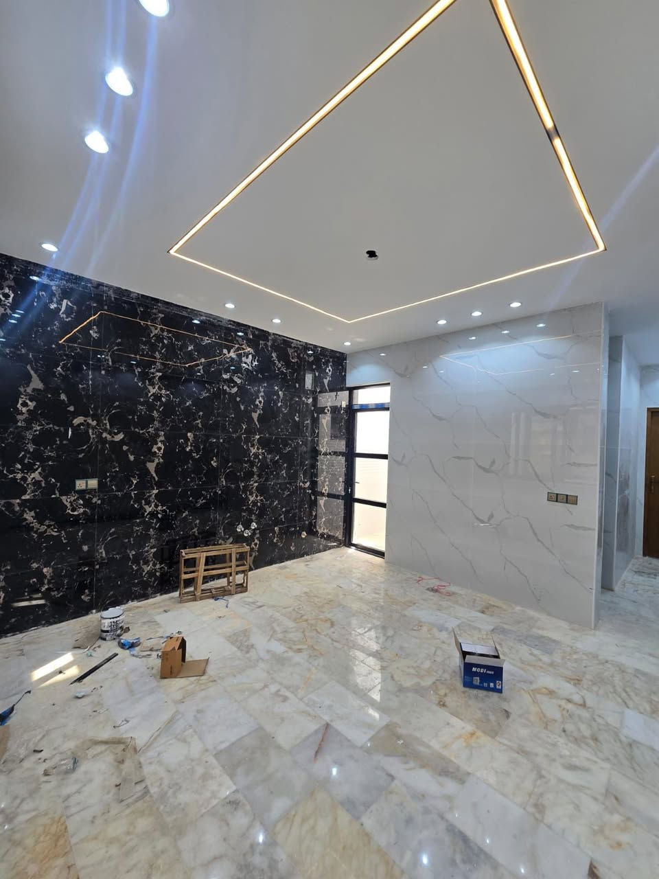 سلام عليكم دار للبيع المساحه 150متر
الواجهه. 5 متر. 

والنزال. 30    متر 

المحتويات استقبال. ➕. مدخل. ➕ مطبخ. ومناور عدد اثنين 

غرف نوم عدد اربع 4. نظام سويت. 

الموقع البنوك. شارع باريس. عرض شارع 15 متر 

لاستفسار لاتصال او مراجعه شركه الأقمار للوساطه العقاريه 

الكائن البنوك شارع الكنيسه 

***********☎️
