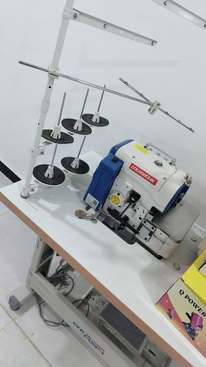 سلام عليكم.   مكينه. اوفر.  جديده.  السعر. 300
مكينه بيت الدكمه. 100
مقص كهربائي.75
  للاتصال ***********. مكلف بلنشر
