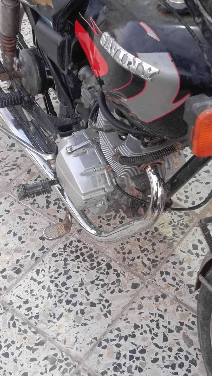 السلام عليكم دراجه سيفانا موديل 20 اوراق كامله مكينه مفتوحه بوشه وبستن دراجه نظيفه مكاني صدر الدغاره سعرها 425 وبيها مجال ***********
