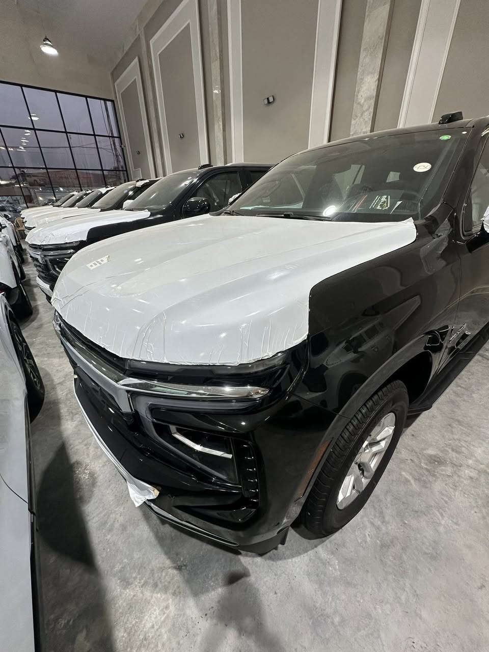 🚙 شفروليه تاهو LS 2025
💪 محرك V8 سعة 5.3 لتر يعطيك أداء قوي وثقة بكل مشوار
⚙️ ناقل حركة أوتوماتيكي من 10 سرعات لتجربة قيادة سلسة
🔹 شاشة وسطية كبيرة مع نظام أندرويد أوتو وآبل كار بلاي
🔹 مقاعد فسيحة ومريحة 
🔹 تحكم كهربائي بالمقاعد الأمامية
🔹 كاميرا خلفية + حساسات ركن
🔹 إضاءة LED أمامية وخلفية عصرية
🔹 جنوط ألمنيوم أصلية تصميم رياضي

🚗 تاهو 2025 LS .. فخامة حقيقية تجمع بين الحجم، الهيبة، والأداء 👑 

رقم الهاتف _ ***********

⬅بغداد - معارض النهضة الفرع الثاني 
معرض احمد جاسم لتجارة السيارات
