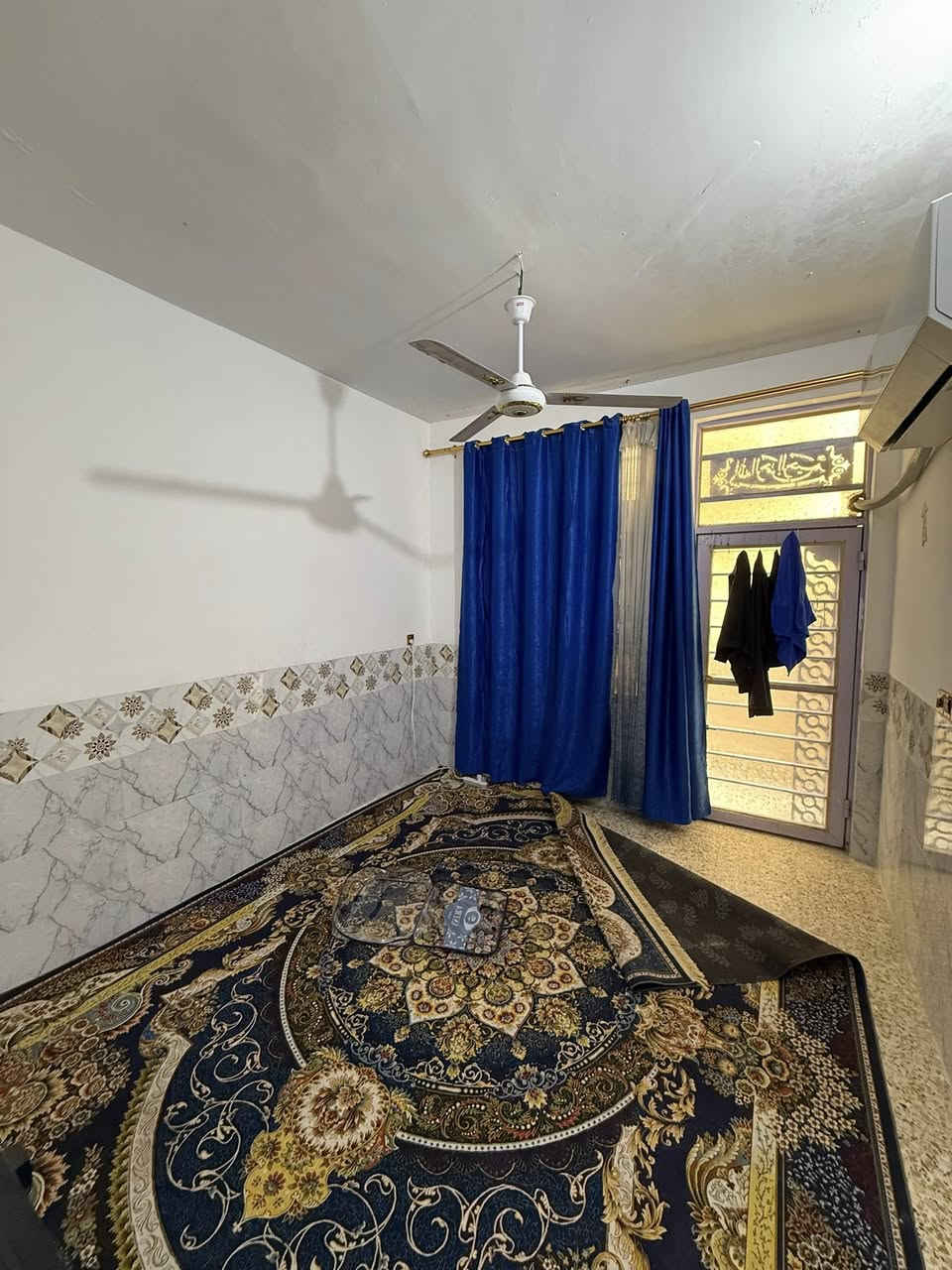 السلام عليكم 
بيت للبيع المساحة ٥٠ م طابق ونص بناء طابوق جمهوري
طابو زراعي سند ٢٥ إقرار محكمة 
شارع ابو طالب يبعد حوالي كيلو ونص للأمام الحسين ع 
الاستفسار الاتصال على الرقم أو واتساب 
***********
***********
