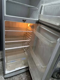 ثلاجه • حجم كبير • ١٥٠ل