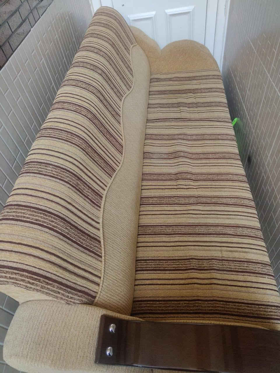 يتوفر للبيع :- 
#تخم #قنفات ٦ نفرات ( مقاعد)
 #تركي ثقيل نوعيه ممتازه 
اسفنج عالي نضيف جدا
يتكون من قطعتين قياس ٤،٥ متر 

السعر :- 235 الف 
العنوان:- النجف
📞 واتساب: ***********
