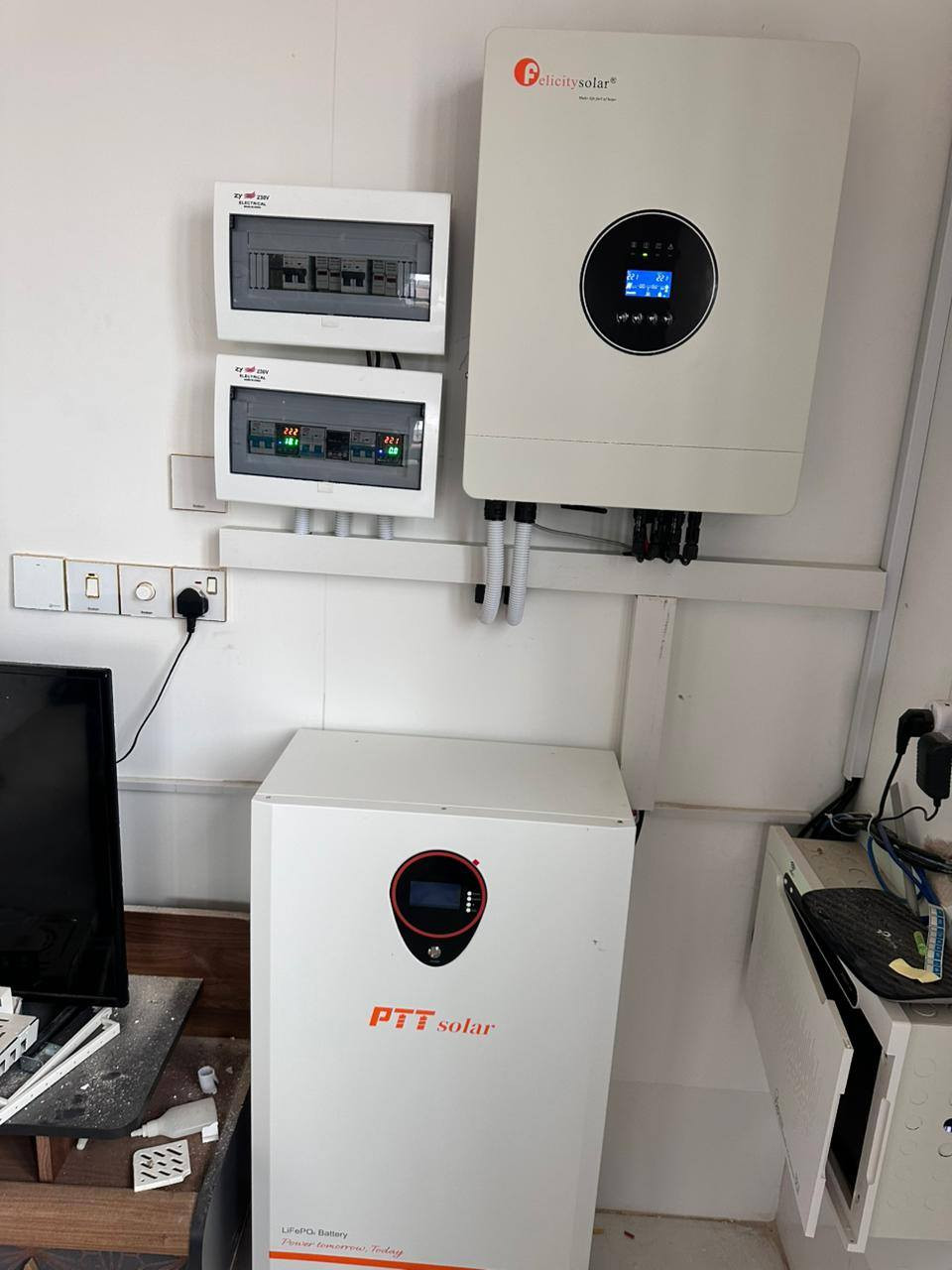 اليوم الثلاثاء الموافق 24/03/2026
تم بعون الله إكمال نصب  وتشغيل منظومتين للطاقة الشمسية في #قضاء #خانقين 
* المنظومة الأولى_ تجهز 20 أمبير نهارا  16 أمبير ليلا وتتكون المنظومة من:-
1-ألواح شمسية عدد 10 قدرة اللوح الواحد 640 واط
2- بطارية نوع ليثيوم قدرتها 15 كيلو واط
3- أنفيرتر  قدرته 6 كيلو واط
4- بورد خاص بالمنظومة متكامل الحماية
5- هيكل حديد مغلون مقاوم للصدا
* المنظومة الثانية_ تجهز 20 أمبير نهارا  16 امبير ليلا
1-ألواح شمسية عدد 10 قدرة اللوح الواحد 640 واط
2- بطارية نوع ليثيوم قدرتها 15 كيلو واط
3- أنفيرتر قدرتة 8 كيلو واط 
4- بورد خاص بالمنظومة متكامل الحماية
5- هيكل حديد مغلون مقاوم للصدا
#ملاحظه: لانعمل ببطاريات التجميع الرديئة

بإدارة عمر ياسين 
وحسن سالم
للأستفسار أكثر الأتصال او مراسلة الأرقام  التالية. ‏
***********
***********
