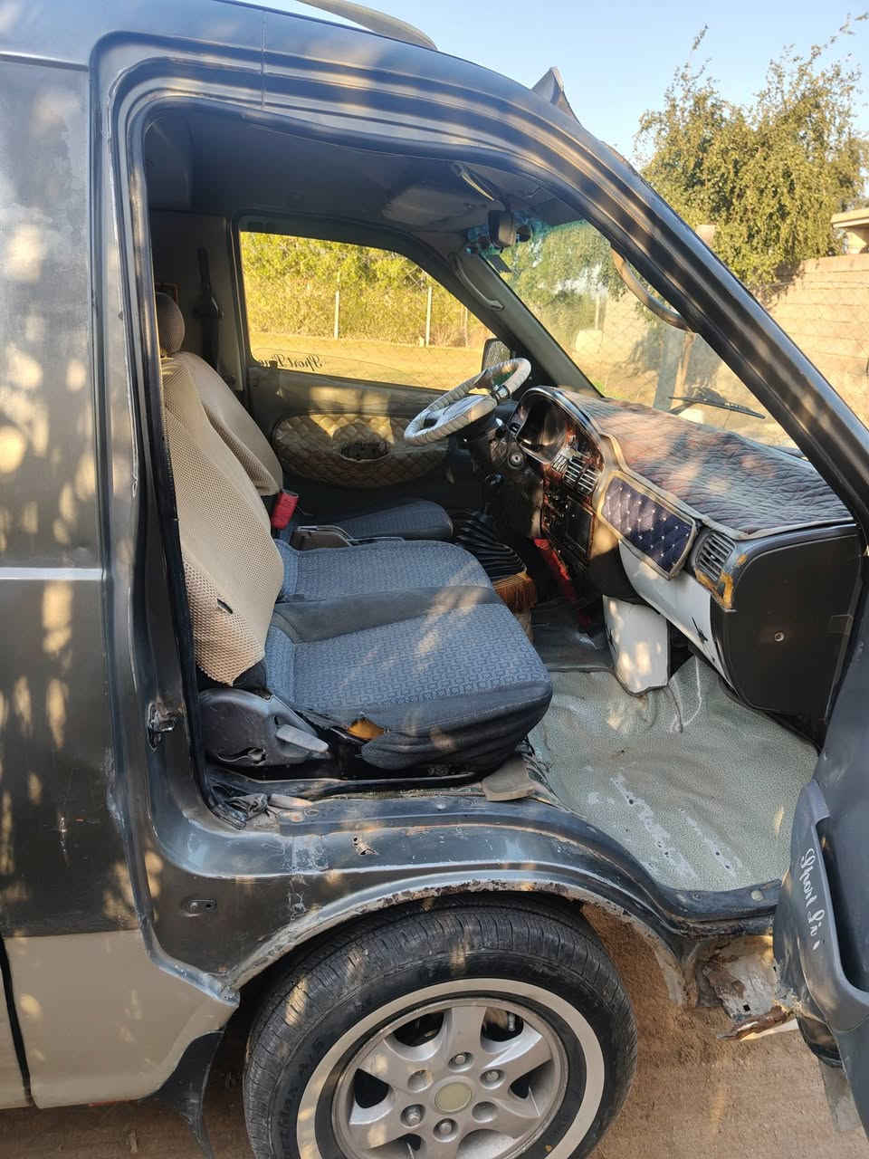 مكفوله كفاله عامه بس صبغ بربع وشاصي سكن معمر باقي كفاله رقم واسط بسمي مكاني واسط عزيزيه سعر 76 سنويه ل27 مكنينه 3000 /*********** موديل 2000
