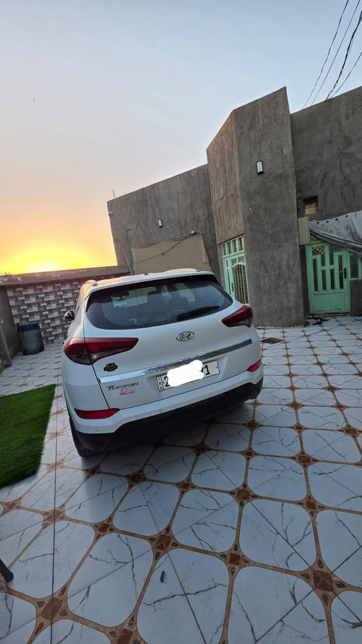 سلام عليكم
توكسان مديل 2016 السياره جديده او حلوه كفاله عامه ضربه او صبغ رقم انكليزي بسمي السعر 175 او بيه مجال التصال
***********
***********
