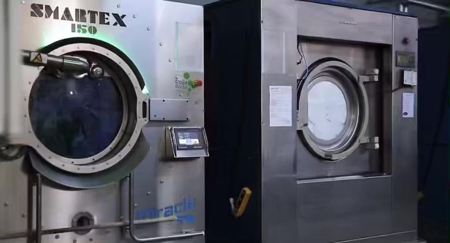 شركة الامير لخدمات التنظيف 
فرع 
مكوى الامير الحديث 
للغسيل الجاف 
تنظيف الموقعي 
من ساعة ٨ صباحآ الى ساعة ١٢ ليلا 
لبس لدينا فرع اخر في الزعفرانية 
 العنوان 
بغداد الزعفرانية مدخل شارع الكهرباء ١٠٠٠ متر عند المدخل 
هاتف الخدمات 
***********٧
