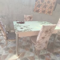 ميز طعام • للبيع • قابل تفاوض