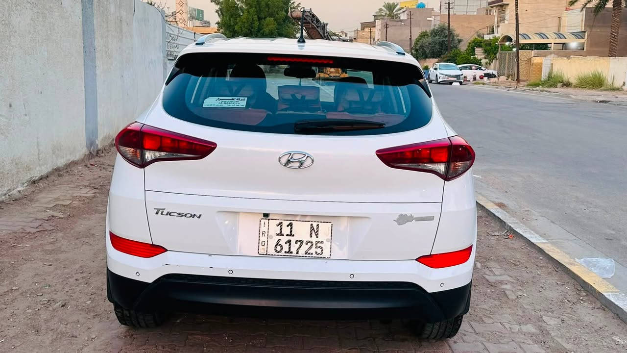 توكسان 2017خليجي
نص فول
محرك 2000دوش 
سنتر لوك 
حساس خلفي 
عداد دجتل 
مري شفط 
السياره ماشيه 120
كير محرك مكفولات 
السياره بيه بارد ورش بخشم البنيد 
وصبغ بل جاملغ الايمن فقط عدا ذالك السياره مكفوله 
اسعر160وبي مجال للشراي فقط 
الرقم ***********
